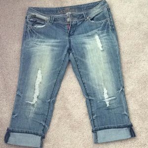Almost Famous Jean capris